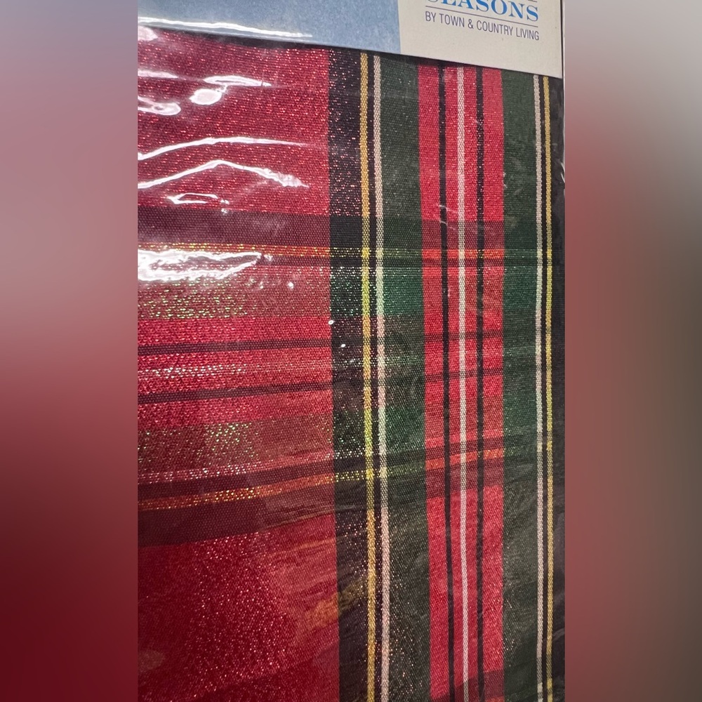 ROUND tartan plaid metallic thread Town & Country Living Tablecloth NEW 70”